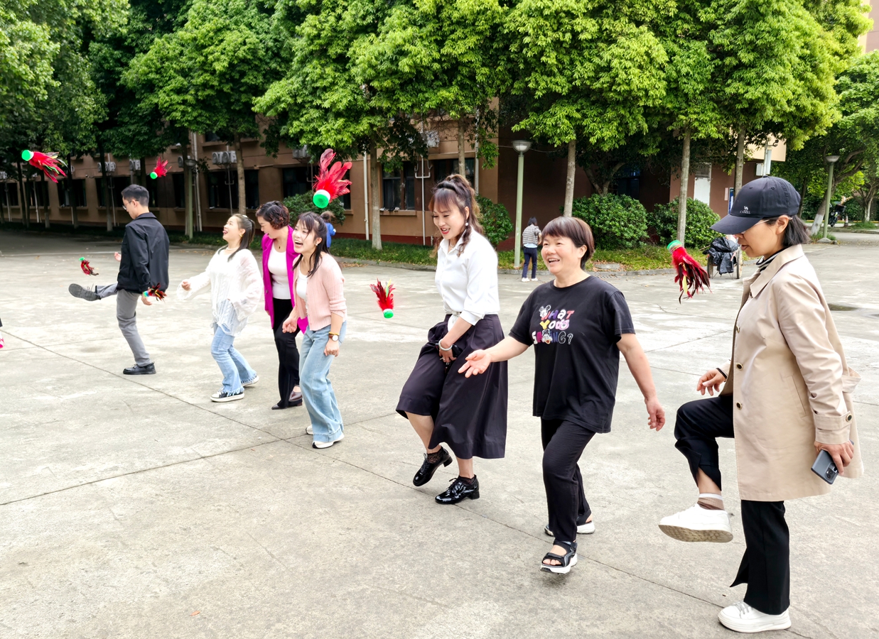 毽舞飞扬 师趣正酣-胡皓月_副本.jpg