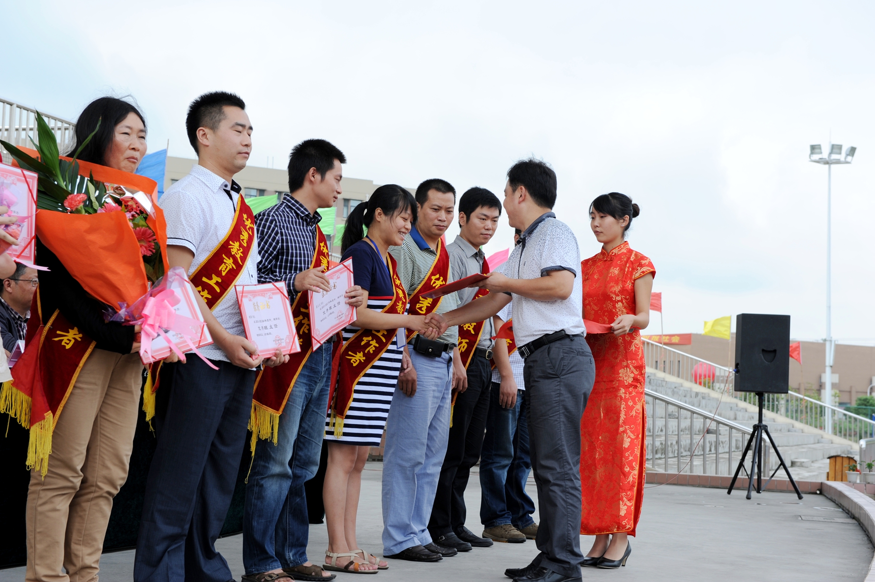 匠心育桃李，荣光耀杏坛——2012年教师节颁奖典礼+学生分工会  唐恬_副本.jpg