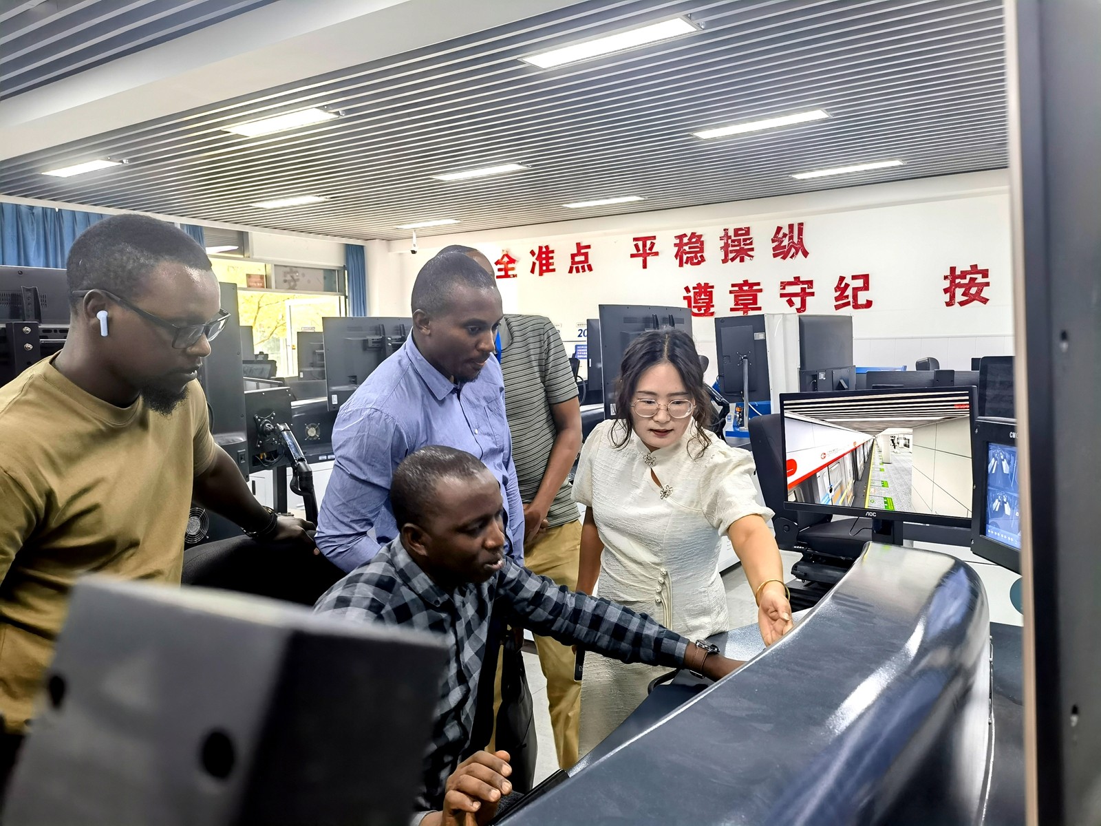 城市轨道交通学院分工会+国际研修促精技 轨交筑梦展未来+袁成标_.jpg